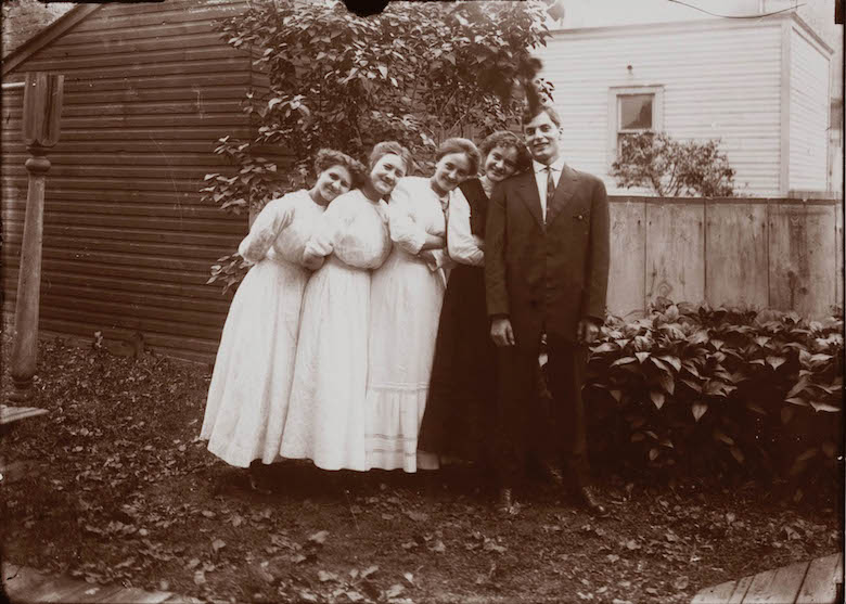 untitled_wendell_hotter_and_his_girlfriends_detroit_wendell_hotter_around_1910